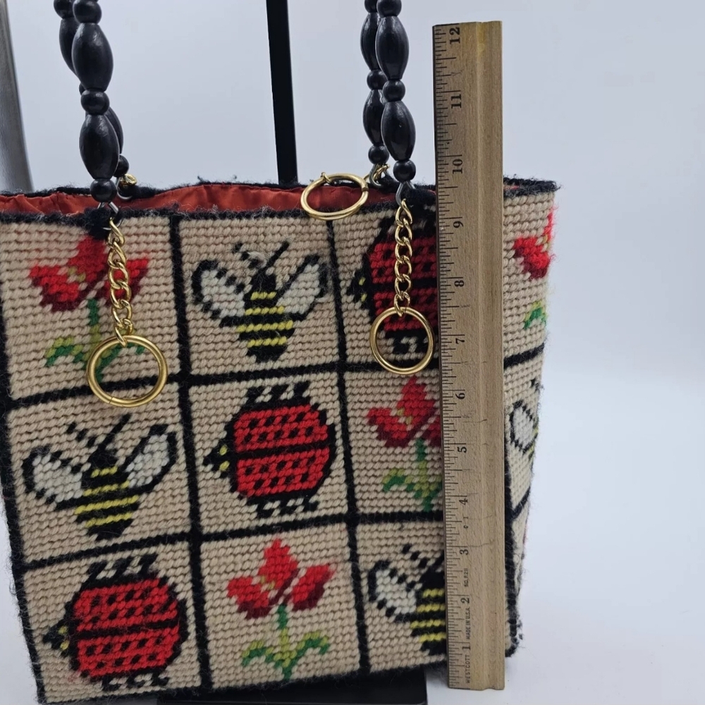Needlepoint Vintage Bag With Flowers, Bees And Lady Bugs 1970s Plastic Canvas - Picture 14 of 16